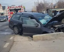 Foto Două maşini implicate, într-un accident, la Curtişoara (FOTO)