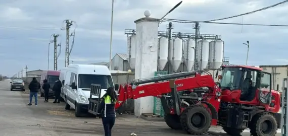 Foto Accidentul mortal de la Stoicăneşti: Şoferul utilajului, fără permis de conducere şi cu o alcoolemie de 0,19 mg/litru