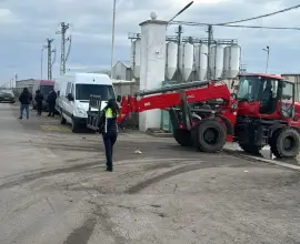 Foto Accidentul mortal de la Stoicăneşti: Şoferul utilajului, fără permis de conducere şi cu o alcoolemie de 0,19 mg/litru