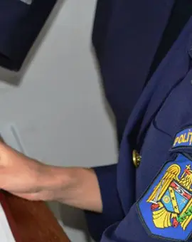 Foto Fost poliţist de la Imigrări Olt, trimis în judecată de procurorii DNA