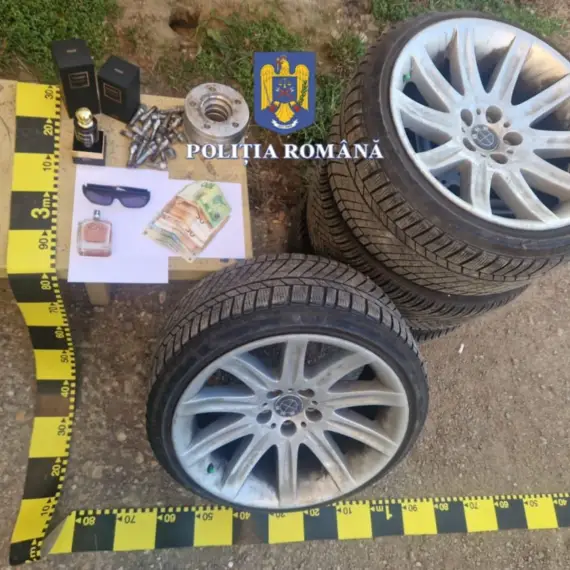 Foto Tineri reţinuţi după ce au furat bunuri şi motorină din camioanele unui bărbat din Balş