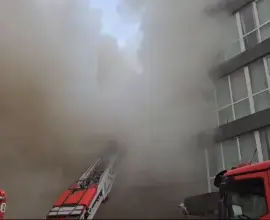 Foto VIDEO. Incendiu la o clădire de birouri din Slatina