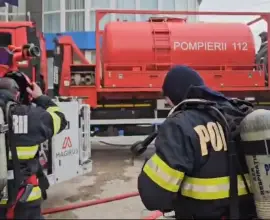 Foto Echipaje de pompieri din trei judeţe, chemate pentru a interveni la incendiul de la Slatina. Traficul rutier este deviat (VIDEO)