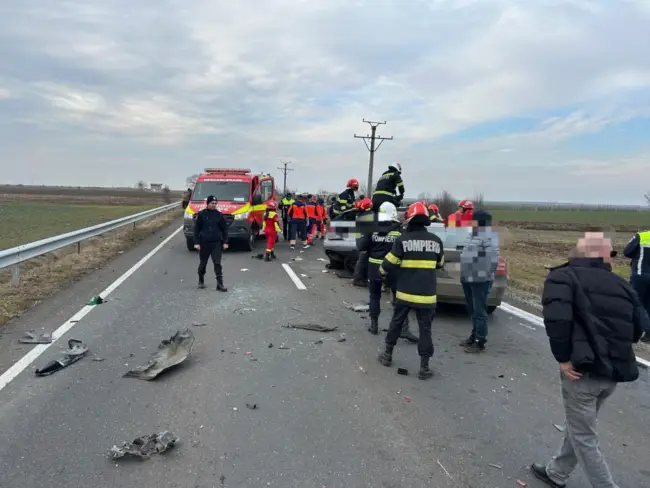 Foto Trei persoane decedate, iar alte trei rănite, într-un grav accident în Dolj. Cele două maşini au numere de Olt