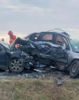 Foto Trei persoane din Caracal au murit într-un grav accident rutier, în Dolj (VIDEO)