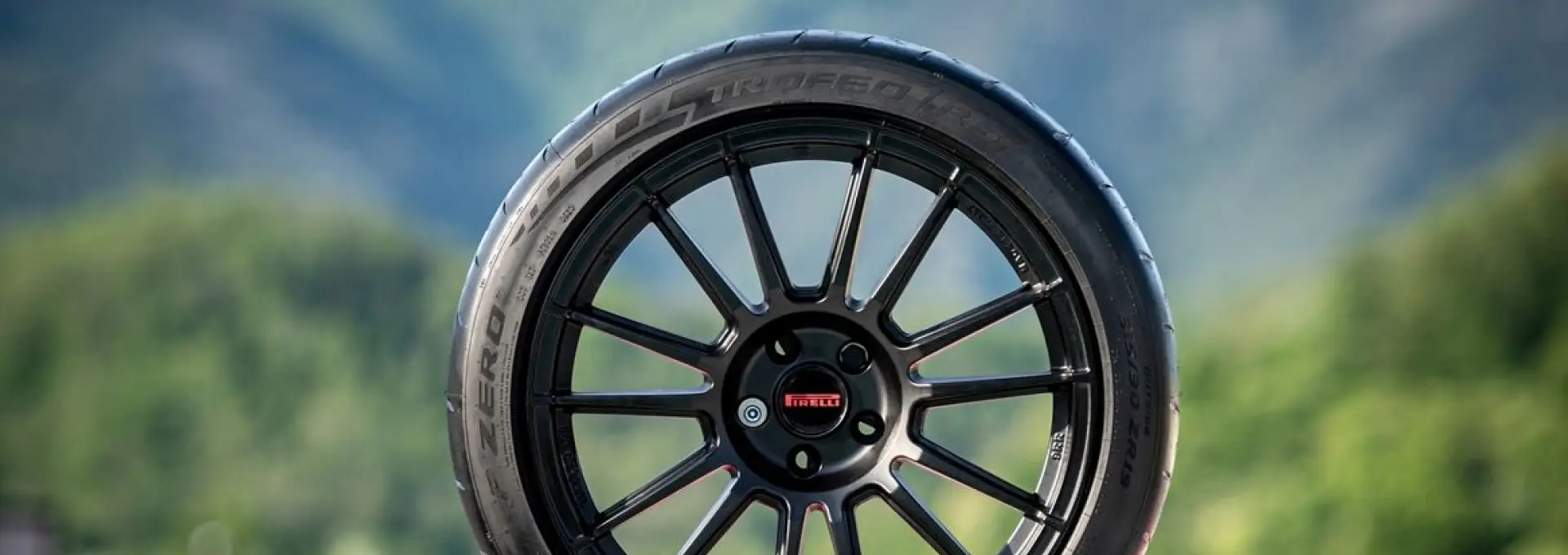 Foto Pirelli P Zero: celebrarea a 40 de ani de la prima anvelopă ultra-high performance din istorie