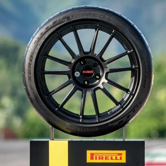 Foto Pirelli P Zero: celebrarea a 40 de ani de la prima anvelopă ultra-high performance din istorie