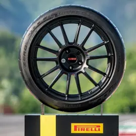 Foto Pirelli P Zero: celebrarea a 40 de ani de la prima anvelopă ultra-high performance din istorie