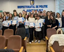 Foto Câştigătorii Concursului de Creație Virtuală „Vocea ta e soluția” - faza județeană, premiaţi de IPJ Olt