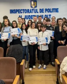 Foto Câştigătorii Concursului de Creație Virtuală „Vocea ta e soluția” - faza județeană, premiaţi de IPJ Olt