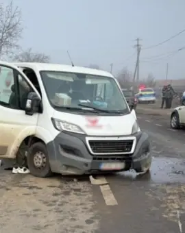 Foto Accident la Vlădila. Două persoane transportate la spital