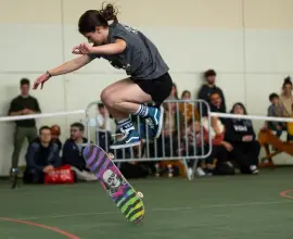 Foto  Slătinencele Carmen Ioniță și Rhiana Grigore, cele mai bune freestyle skaterițe din lume