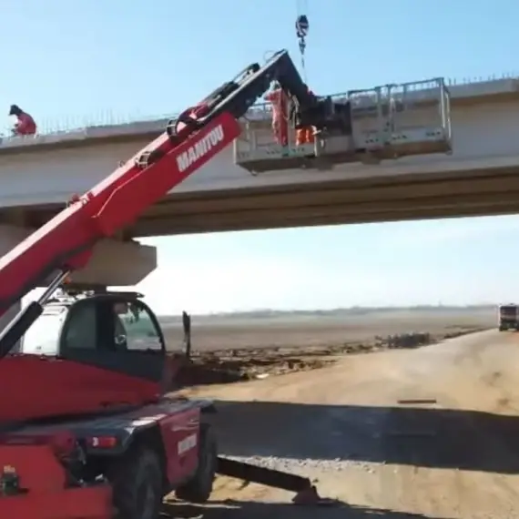 Foto Se lucrează pe ultimii 12 km ai Drumului Expres Craiova-Piteşti (VIDEO)