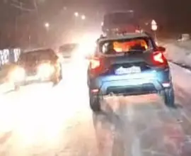 Foto Trafic în condiţii de iarnă pe drumurile din Olt. Drumarii au acţionat în ultimele 12 ore (VIDEO)