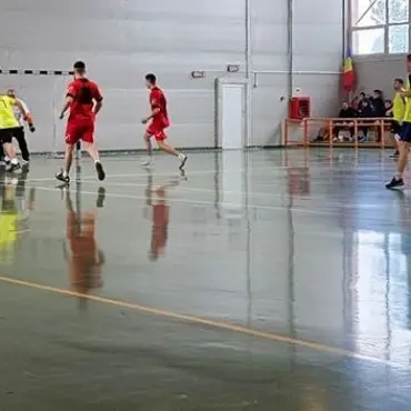 Foto Salvatorii olteni s-au întrecut astăzi minifotbal 