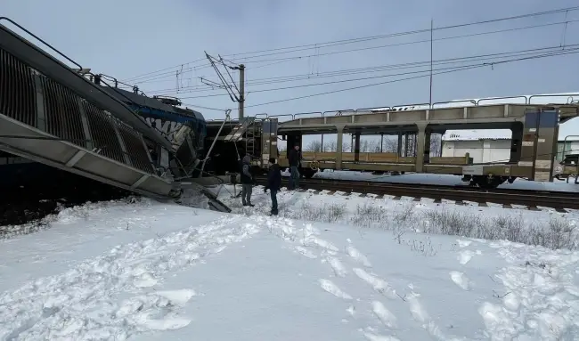 Foto Accident feroviar în judeţul Olt. După trenuri de marfă s-au ciocnit frontal (UPDATE)