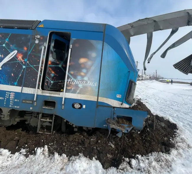 Foto Accident feroviar în judeţul Olt. După trenuri de marfă s-au ciocnit frontal (UPDATE)