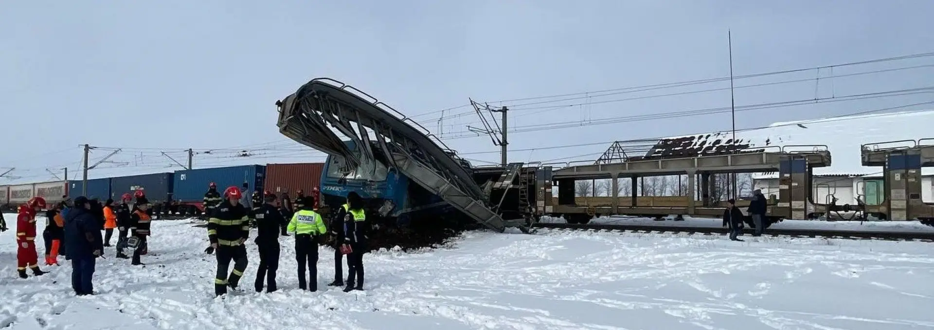 Foto Accident feroviar în judeţul Olt. După trenuri de marfă s-au ciocnit frontal (UPDATE)