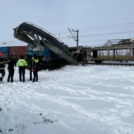 Foto Accident feroviar în judeţul Olt. După trenuri de marfă s-au ciocnit frontal (UPDATE)