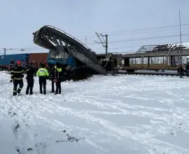 Foto Accident feroviar în judeţul Olt. După trenuri de marfă s-au ciocnit frontal (UPDATE)