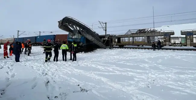 Foto Accident feroviar în judeţul Olt. După trenuri de marfă s-au ciocnit frontal (UPDATE)