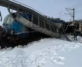 Foto Călătorii CFR, transferaţi cu autobuzul între staţiile Caracal şi Roşiori Nord. Mai multe trenuri sunt anulate, după accidentul feroviar de la Mihăeşti