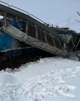 Foto Călătorii CFR, transferaţi cu autobuzul între staţiile Caracal şi Roşiori Nord. Mai multe trenuri sunt anulate, după accidentul feroviar de la Mihăeşti