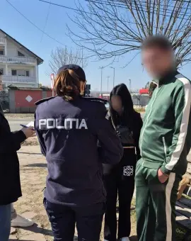 Foto Elevi depistaţi că lipsesc nejustificat de la şcoală, după o acţiune organizată de poliţiştii de la Siguranţă Şcolară Olt