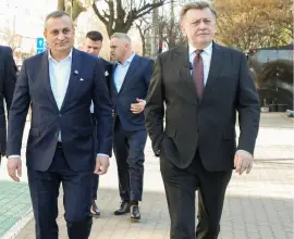 Foto Crin Antonescu, reacţie din judeţul Olt: „Ciolacu nu are motive să demisioneze doar pentru a-i face pe plac Elenei Lasconi”