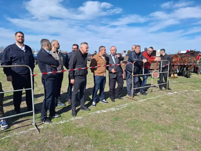 Foto Sute de crescători de animale din 15 judeţe, la Sărbătoarea “Încuratu' Cailor de Sân' Toader“ de la Brâncoveni (FOTO&VIDEO)