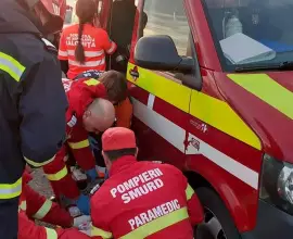 Foto Accident grav pe podul de la Poganu. O Victimă, după ce o autoutilitară s-a răsturnat