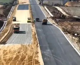 Foto Peste 700 de muncitori și 200 de utilaje pe lotul 4 al Drumului Expres Craiova-Pitești pentru finalizare (VIDEO)