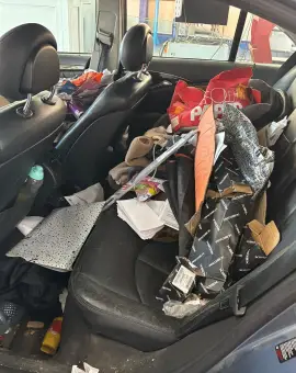 Foto În ce stare a ajuns o maşină într-o reprezentanţă RAR. Apelul Registrului Auto către proprietarii de vehicule (FOTO)