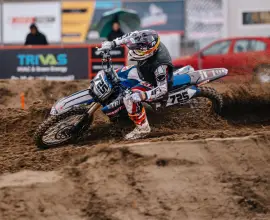 Foto Adrenalină pe două roți! Piloții de motocross se duelează la Voineasa, județul Olt