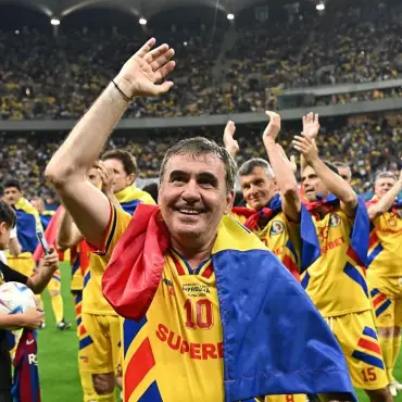 Foto Gheorghe Hagi, decorat cu cea mai înaltă distincție a statului român, Ordinul Național „Steaua României”