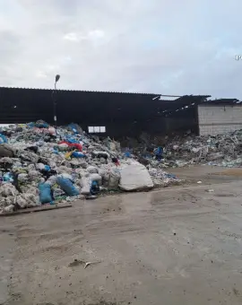 Foto Percheziții de amploare, în Olt şi alte judeţe: Poliția și DIICOT destructurează o rețea de fraudă cu reciclarea deșeurilor (FOTO&VIDEO)