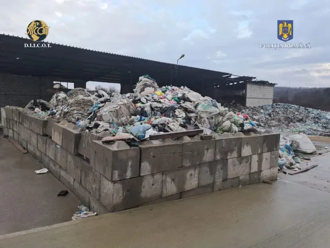 Foto Percheziții de amploare, în Olt şi alte judeţe: Poliția și DIICOT destructurează o rețea de fraudă cu reciclarea deșeurilor (FOTO&VIDEO)