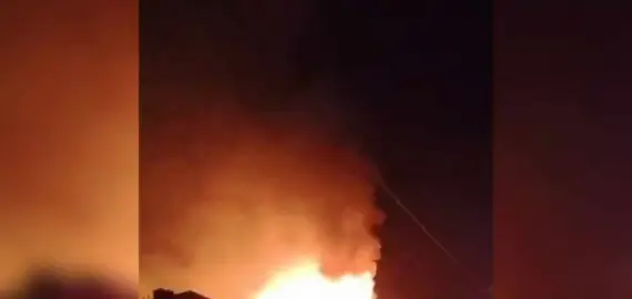 Foto VIDEO. Incendiu, noaptea trecută, într-o gospodărie din Cezieni