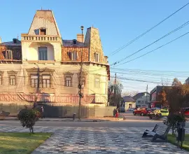 Foto Reabilitarea fostei biblioteci din Balş, blocată de proprietarii care deţin un sfert din imobil