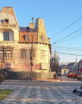 Foto Reabilitarea fostei biblioteci din Balş, blocată de proprietarii care deţin un sfert din imobil