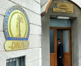 Foto Constructori din Olt, trimişi în judecată de procurorii DNA alături de un primar din Dolj